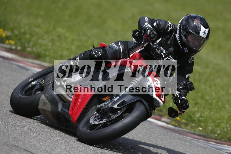 /Archiv-2024/29 12.06.2024 MOTO.CH Track Day ADR/Gruppe blau/35